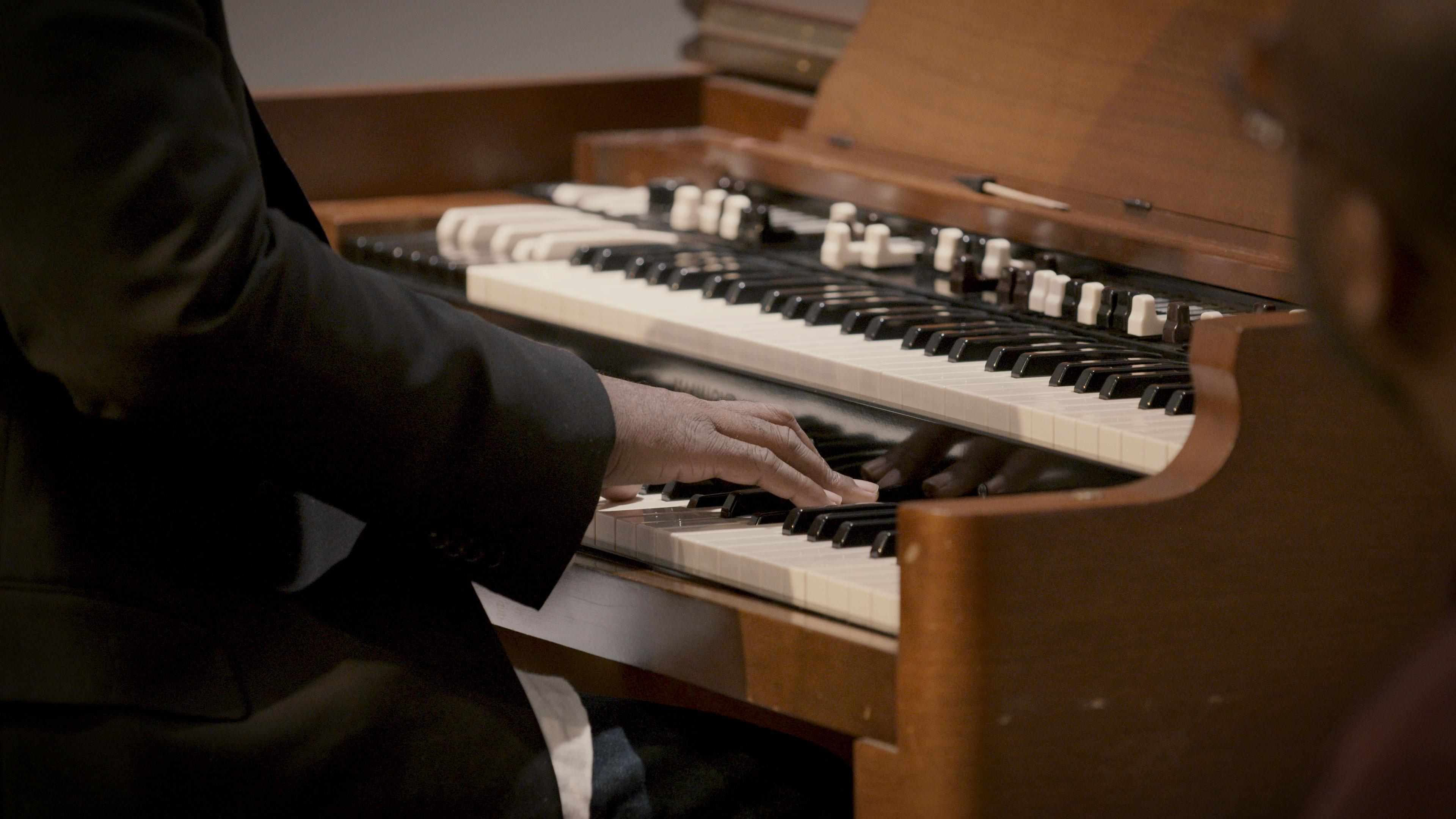 森美術館「シアスター・ゲイツ展：アフロ民藝」<i>Theaster Gates: Afro-Mingei</i> Mori Art Museum